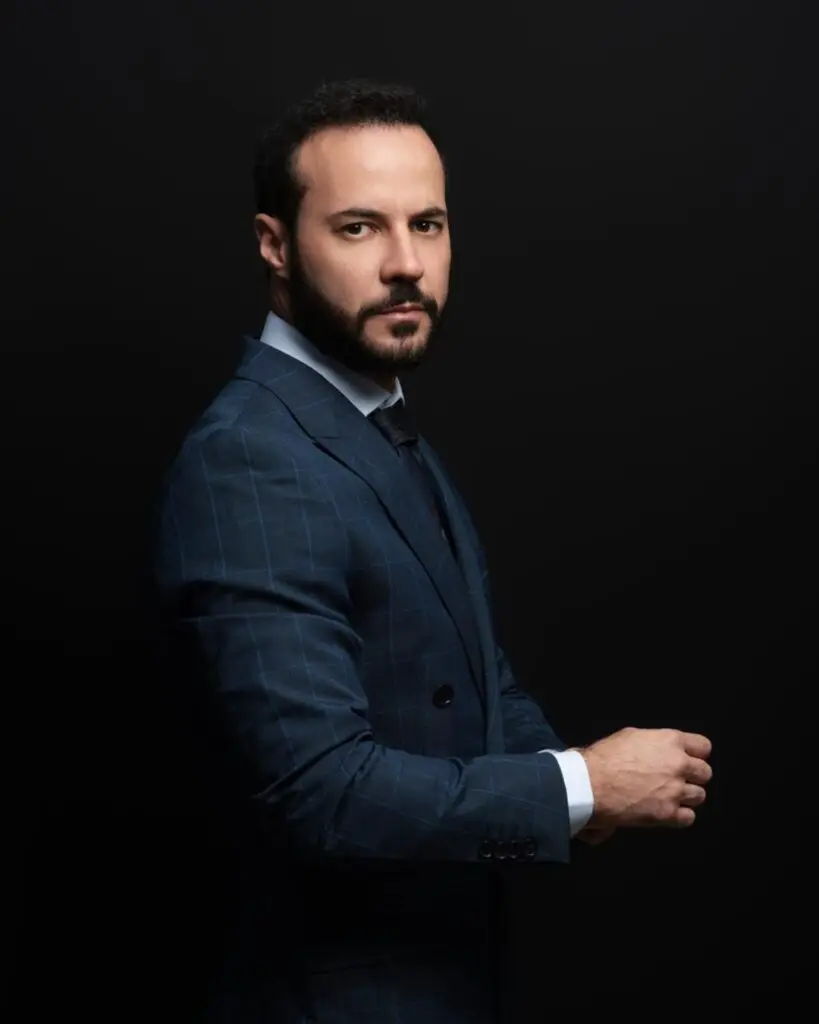 Dr. Paulo Miranda em ambiente clínico